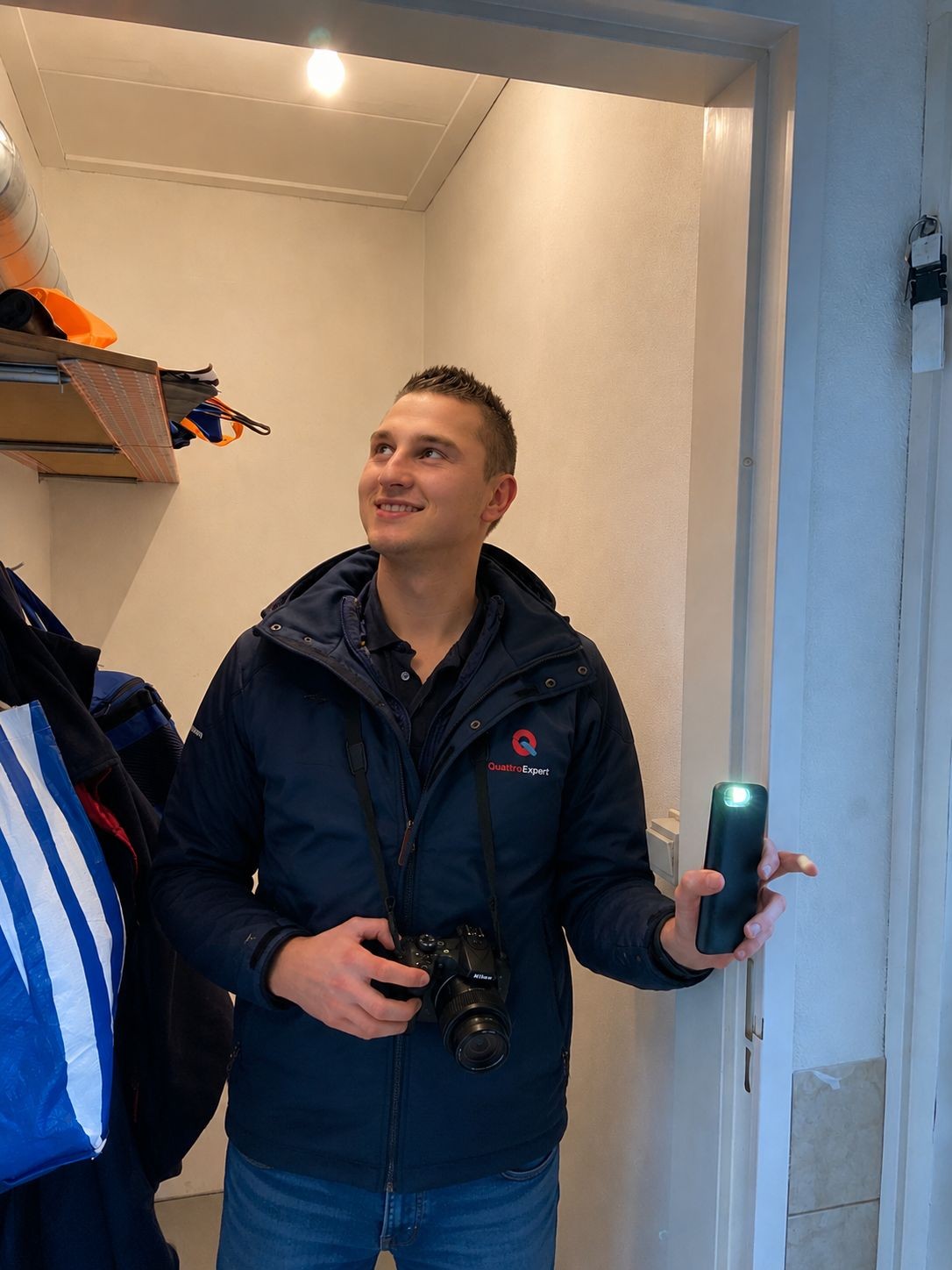 Nando van Wanrooij aan het werk als opname-expert