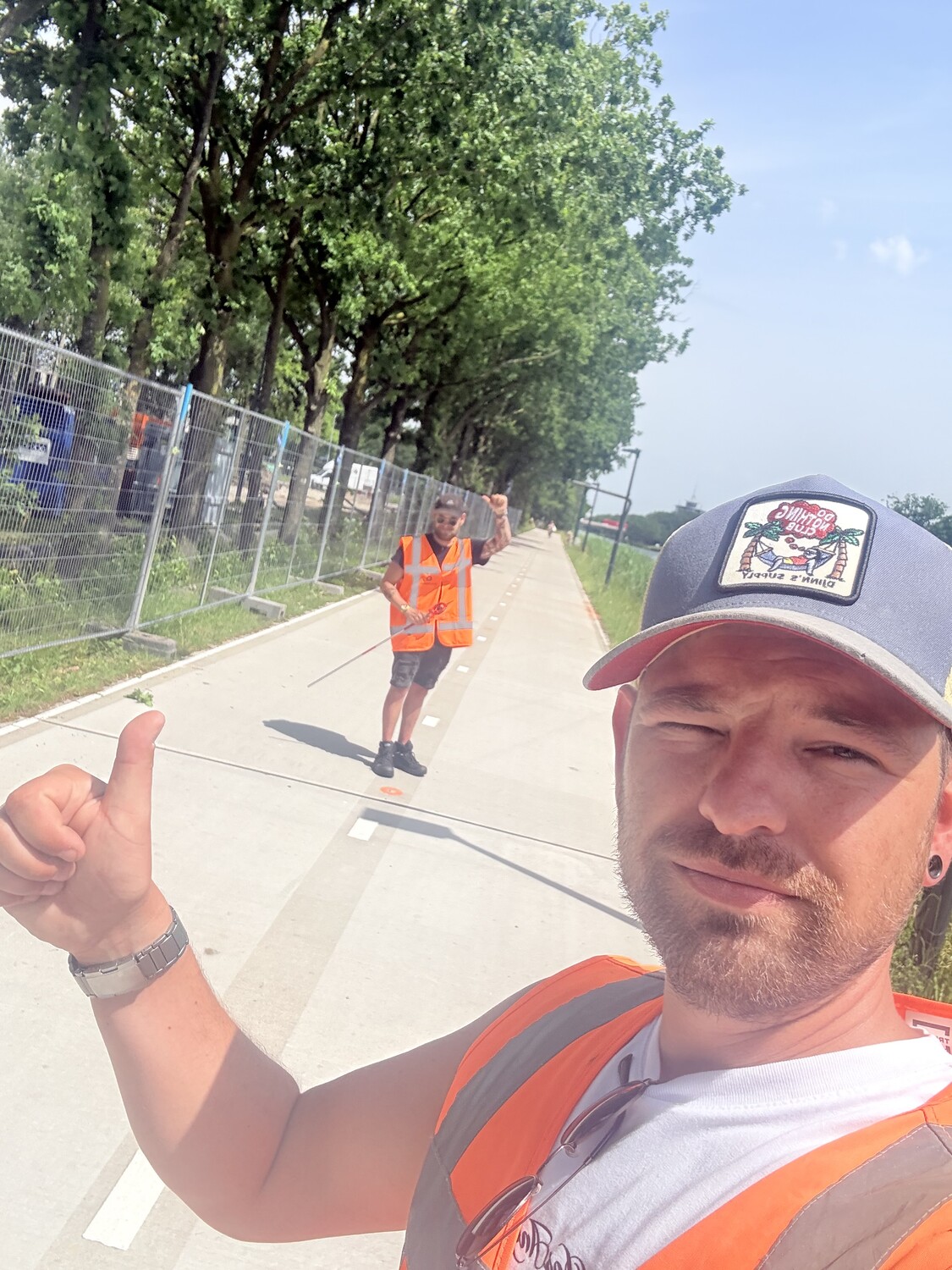 Bryan Lazeroms op locatie bij een meetproject